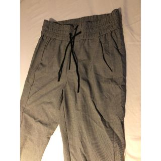 ザラ(ZARA)のテーパードパンツ　フォーマルパンツ(サルエルパンツ)