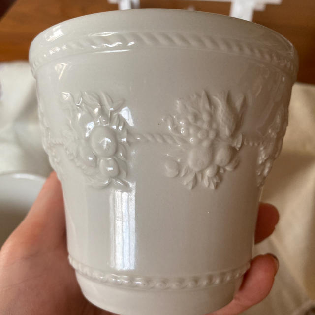 WEDGWOOD(ウェッジウッド)のウェッジウッド  ホーム　フェスティビティ　マグカップ アイボリーペアセット インテリア/住まい/日用品のキッチン/食器(食器)の商品写真