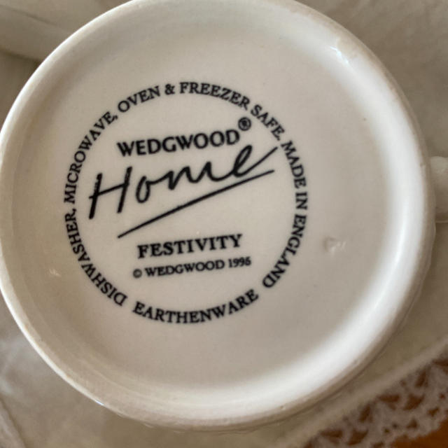 WEDGWOOD(ウェッジウッド)のウェッジウッド  ホーム　フェスティビティ　マグカップ アイボリーペアセット インテリア/住まい/日用品のキッチン/食器(食器)の商品写真