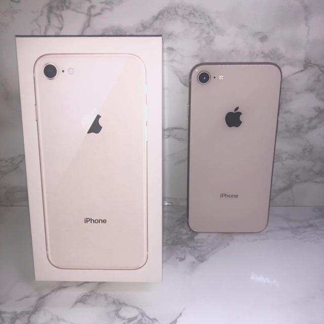 ☆★ 美品 ★☆ iPhone8 256GB GOLD docomo