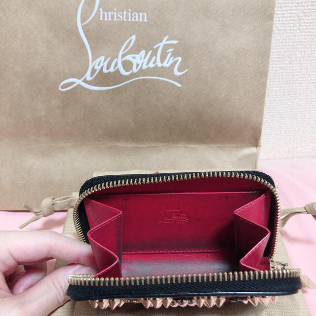 Christian Louboutin(クリスチャンルブタン)の【Christian 】 直営店購入品 スタッズ 小銭入れ【Louboutin】 メンズのファッション小物(コインケース/小銭入れ)の商品写真