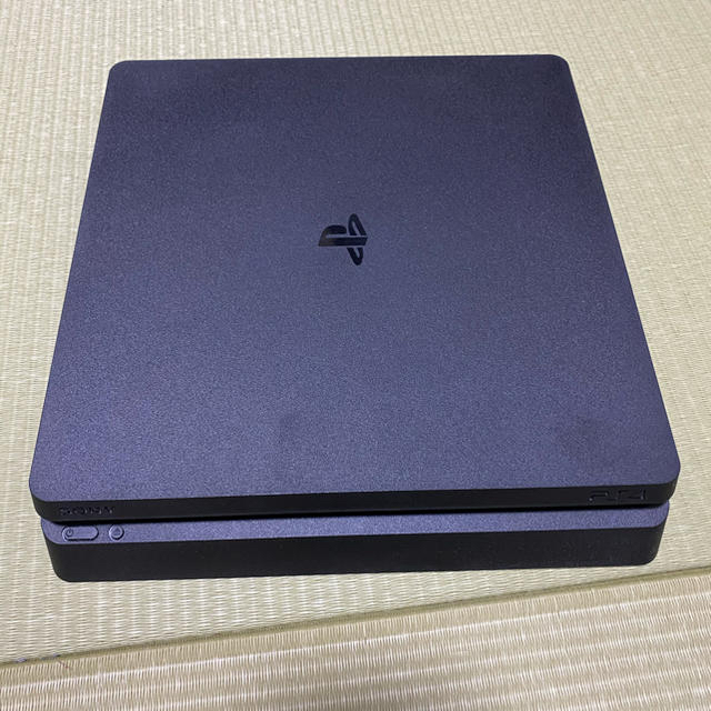 PlayStation4(プレイステーション4)のプレステ4 本体 PS4 専用です。 エンタメ/ホビーのゲームソフト/ゲーム機本体(家庭用ゲーム機本体)の商品写真