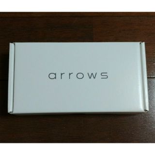 アローズ(arrows)の富士通 arrows M05 ホワイト シムフリー(スマートフォン本体)