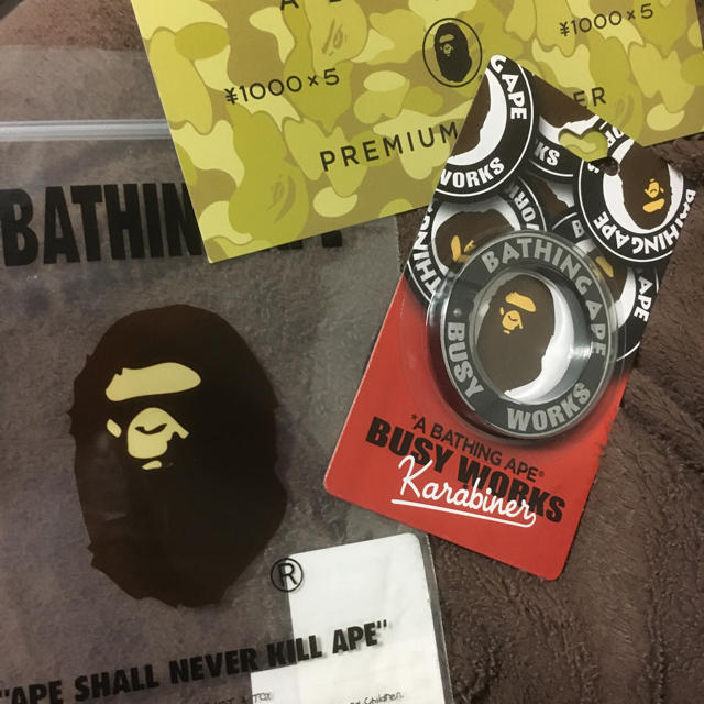 A BATHING APE(アベイシングエイプ)の【オマケ付き】APE カラビナ　非売品 メンズのファッション小物(キーホルダー)の商品写真