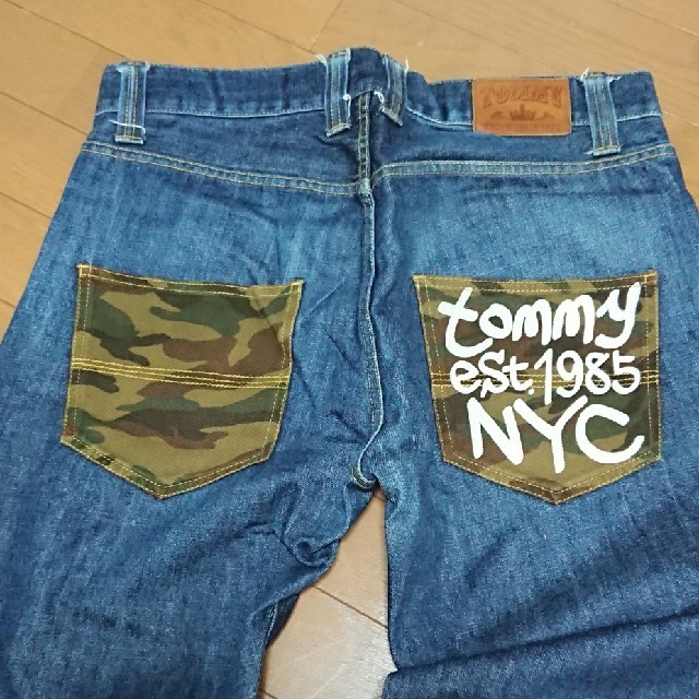 TOMMY(トミー)のTommy トミー デニムパンツ 迷彩柄バックポケット メンズのパンツ(デニム/ジーンズ)の商品写真