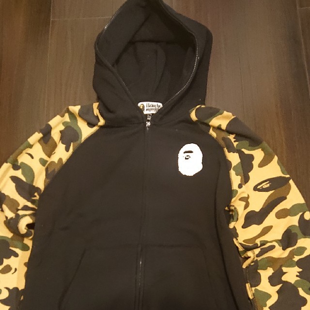 A BATHING APE(アベイシングエイプ)の美品 アベイシングエイプ パーカー ファーストカモ 迷彩 メンズのトップス(パーカー)の商品写真