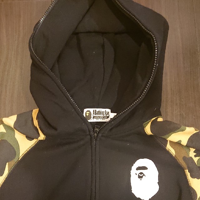 A BATHING APE(アベイシングエイプ)の美品 アベイシングエイプ パーカー ファーストカモ 迷彩 メンズのトップス(パーカー)の商品写真