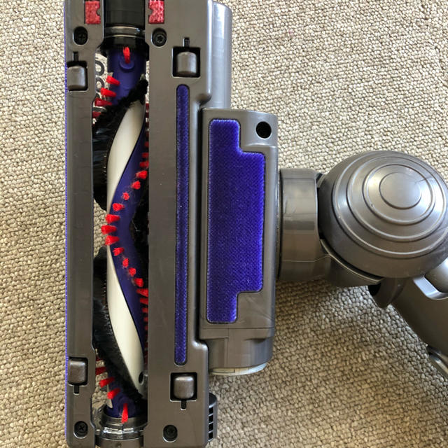 Dyson(ダイソン)のダイソン Carbon Fibre DC 26 スマホ/家電/カメラの生活家電(掃除機)の商品写真