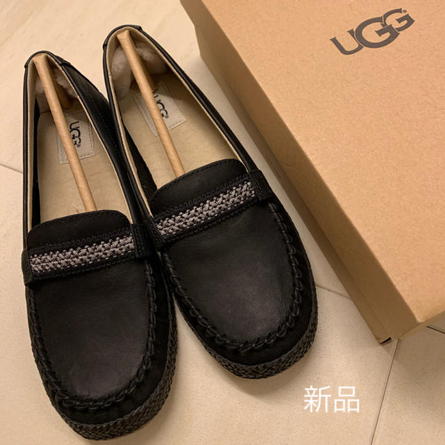 レディース新品未使用 UGG アグ　サイズ8 ローファー　黒系