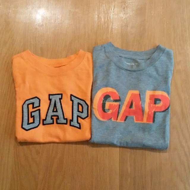 GAP(ギャップ)の☆GAP 半袖Tシャツ オレンジ グレー ２点セット 110 120 キッズ/ベビー/マタニティのキッズ服男の子用(90cm~)(Tシャツ/カットソー)の商品写真