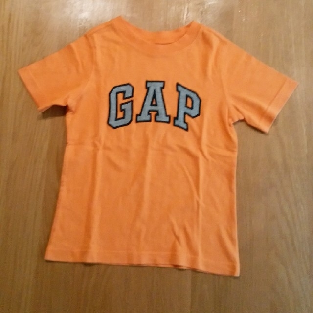 GAP(ギャップ)の☆GAP 半袖Tシャツ オレンジ グレー ２点セット 110 120 キッズ/ベビー/マタニティのキッズ服男の子用(90cm~)(Tシャツ/カットソー)の商品写真