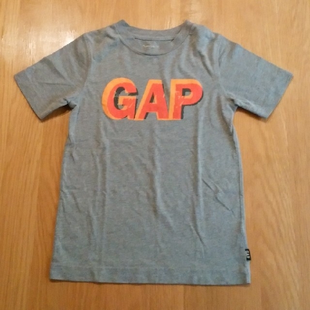 GAP(ギャップ)の☆GAP 半袖Tシャツ オレンジ グレー ２点セット 110 120 キッズ/ベビー/マタニティのキッズ服男の子用(90cm~)(Tシャツ/カットソー)の商品写真