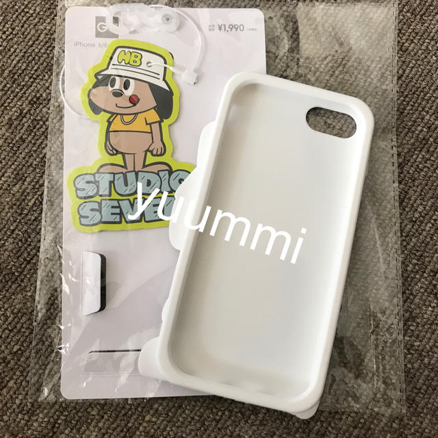 GU(ジーユー)のGU スタジオセブン　iPhone6、7、8用ケース スマホ/家電/カメラのスマホアクセサリー(iPhoneケース)の商品写真