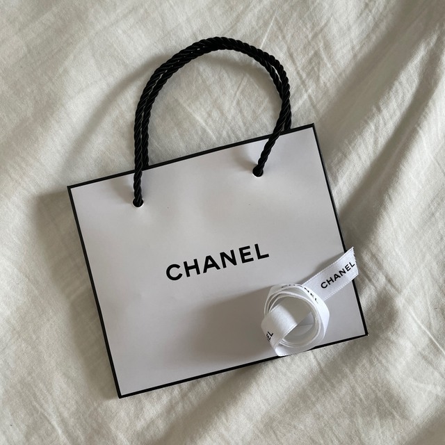 CHANEL(シャネル)の【シャネル】ショッパー(リボン付き) レディースのバッグ(ショップ袋)の商品写真