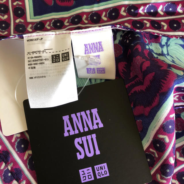 ANNA SUI(アナスイ)のユニクロ　アナスイ　スカーフ　新品未使用 レディースのファッション小物(バンダナ/スカーフ)の商品写真