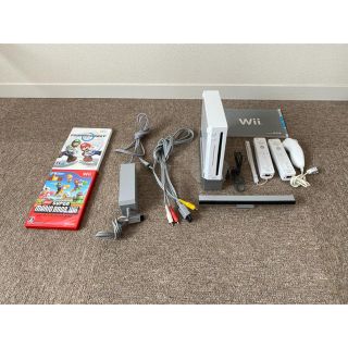 ウィー(Wii)の任天堂　Wii ソフト二本付き　値下げ中(家庭用ゲーム機本体)