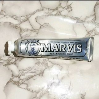 マービス(MARVIS)のマービス ホワイトミント歯磨き粉(歯磨き粉)