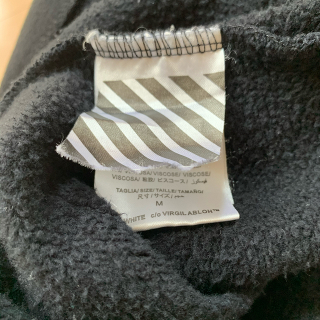 Off-White - off white 薔薇刺繍ジップパーカーの通販 by Off-White - off white 薔薇刺繍ジップパーカーの通販 by