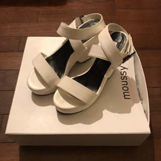 靴/シューズMOUSSY PLATFORM CROSSサンダル ホワイト Mサイズお買得価格