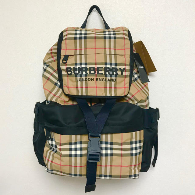 BURBERRY(バーバリー)の新品★バーバリー ナイロンバックパック リュック　ベージュ レディースのバッグ(リュック/バックパック)の商品写真