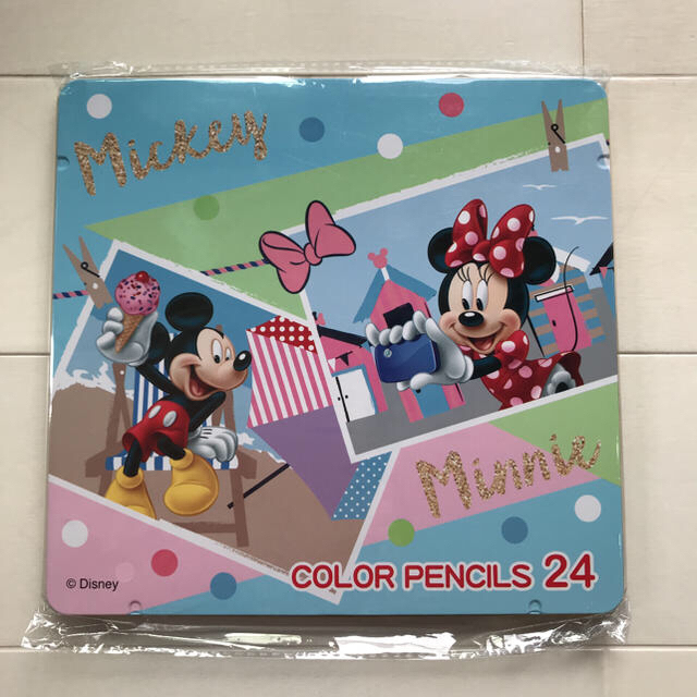 Disney(ディズニー)の【新品】 色鉛筆 24色 ディズニー  ミッキー　ミニー　いろえんぴつ エンタメ/ホビーのアート用品(色鉛筆)の商品写真