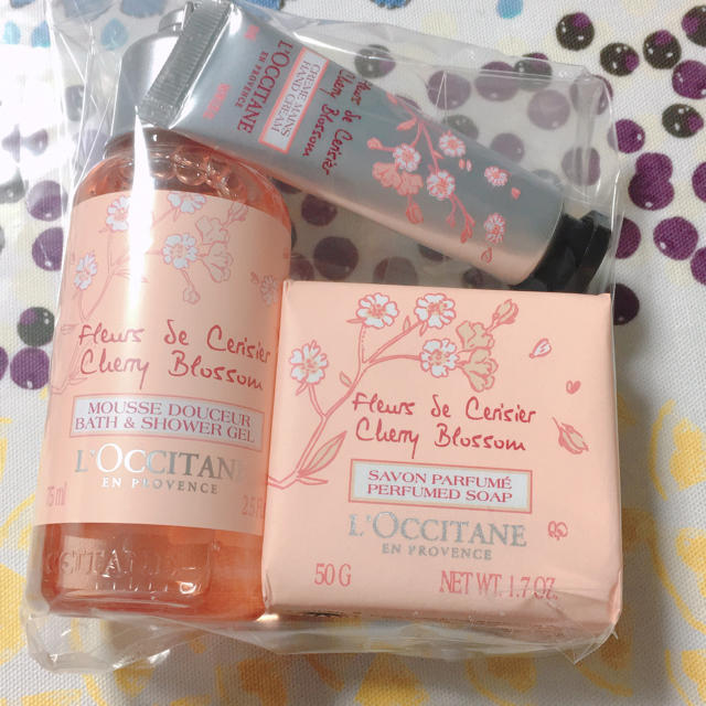 L'OCCITANE(ロクシタン)のロクシタンイースター限定セット コスメ/美容のボディケア(ハンドクリーム)の商品写真