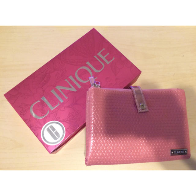 CLINIQUE(クリニーク)の新品★CLINIQUE ポーチ 二つ折り レディースのファッション小物(ポーチ)の商品写真