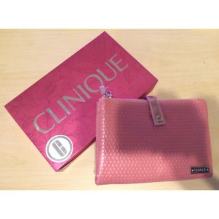 クリニーク(CLINIQUE)の新品★CLINIQUE ポーチ 二つ折り(ポーチ)