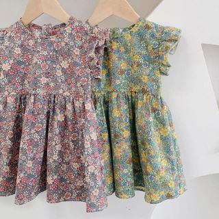 新品　120 フリル小花柄ワンピース　グレー　キッズ　ワンピース　花柄　リバティ(ワンピース)