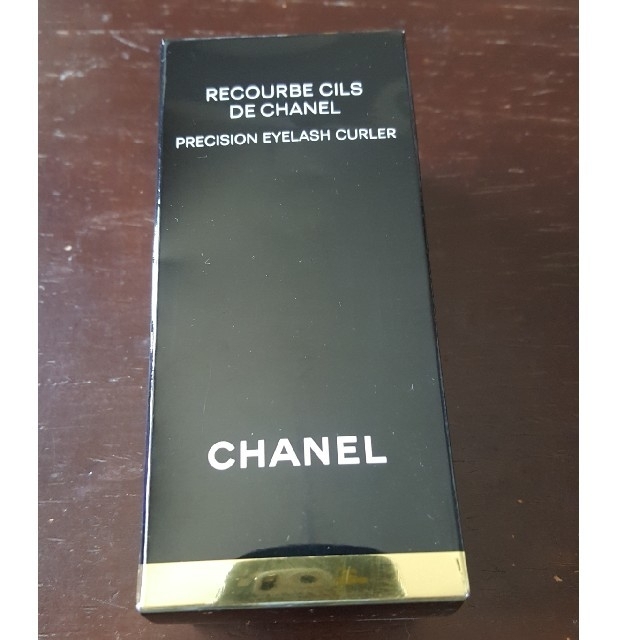 CHANEL(シャネル)のCHANELシャネル新品ビューラー コスメ/美容のメイク道具/ケアグッズ(ビューラー・カーラー)の商品写真