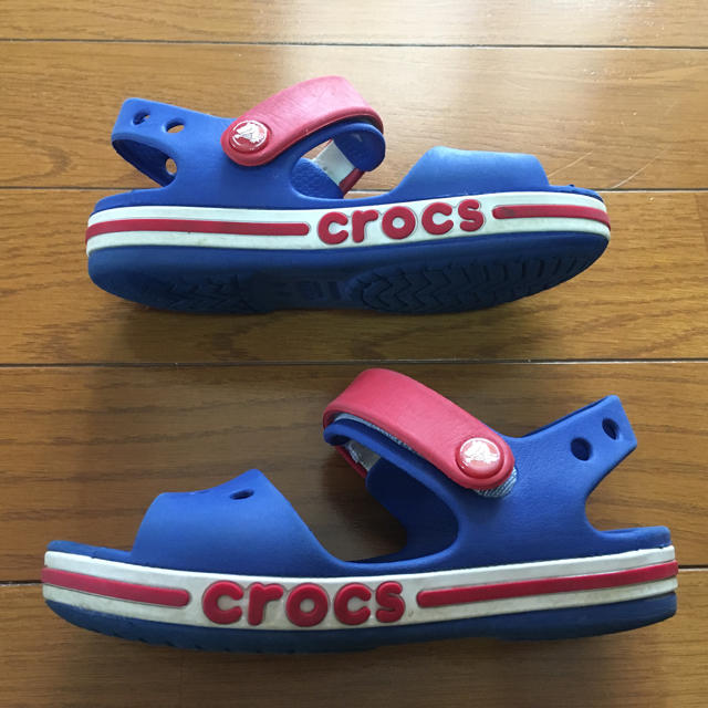 crocs(クロックス)のクロックス　キッズサンダル キッズ/ベビー/マタニティのキッズ靴/シューズ(15cm~)(サンダル)の商品写真