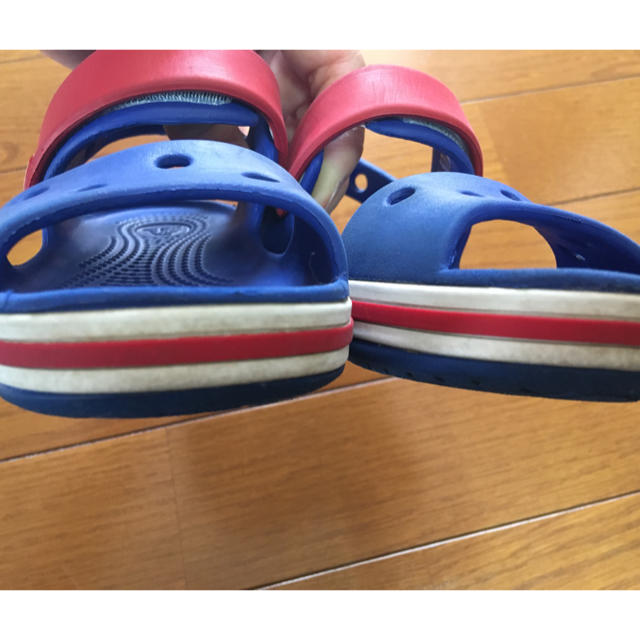 crocs(クロックス)のクロックス　キッズサンダル キッズ/ベビー/マタニティのキッズ靴/シューズ(15cm~)(サンダル)の商品写真