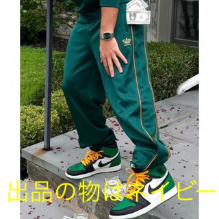 美品シュプリームトラックパンツ　Supremeスウェットパンツ　スモールロゴ入り