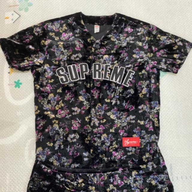 Supreme(シュプリーム)の値下げ中！ supreme フラワー 上 メンズのトップス(Tシャツ/カットソー(半袖/袖なし))の商品写真