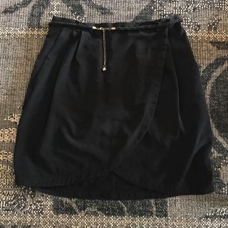 エイチアンドエム(H&M)のスカート　黒　H&M(ひざ丈スカート)