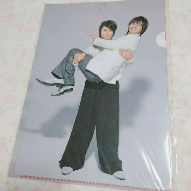 KinKi Kids(キンキキッズ)の新品＊KinKi Kids10周年グッズ＊クリアファイル エンタメ/ホビーのタレントグッズ(アイドルグッズ)の商品写真