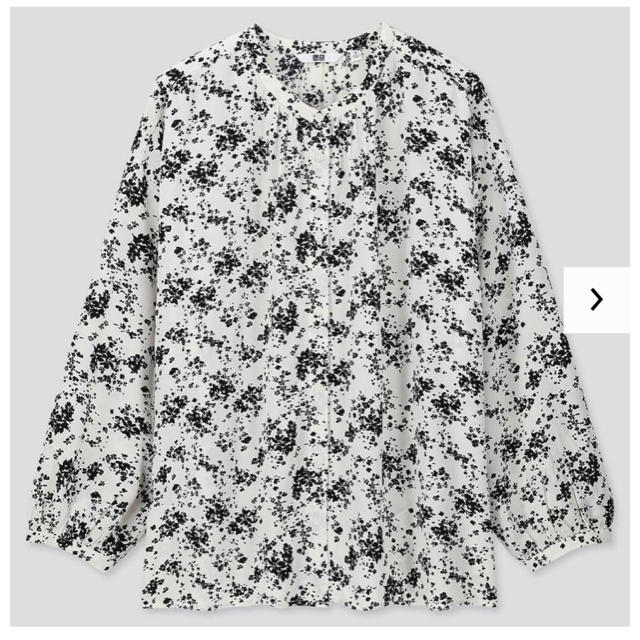 UNIQLO(ユニクロ)の春夏ブラウス プリント　トップス　花柄　白ブラウス　春ブラウス レディースのトップス(シャツ/ブラウス(長袖/七分))の商品写真