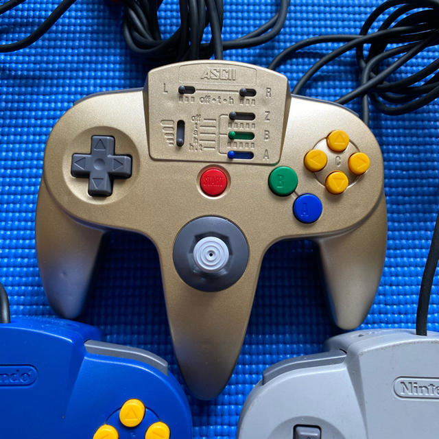 NINTENDO 64 - ニンテンドー64 コントローラー3つセットの通販 NINTENDO 64 - ニンテンドー64 コントローラー3つセットの通販