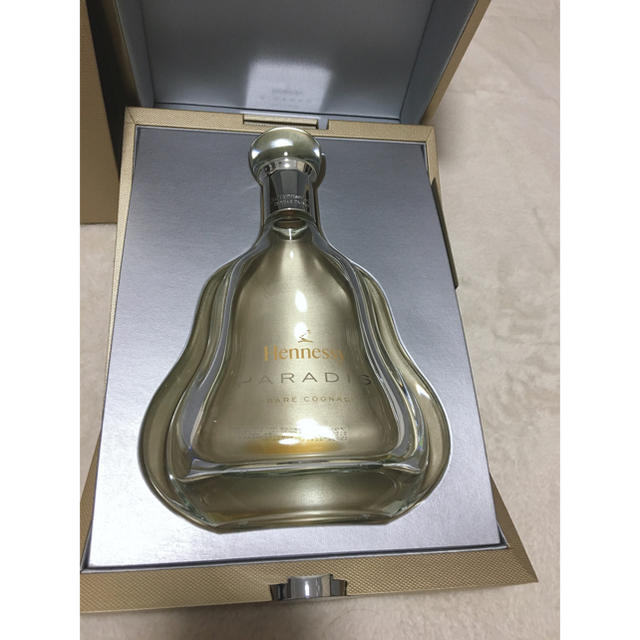 Baccarat(バカラ)の【レア】Hennessy PARADIS 700ml バカラ空き瓶 ケース付 食品/飲料/酒の酒(ブランデー)の商品写真