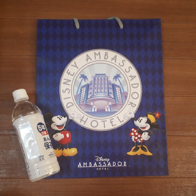 Disney(ディズニー)のディズニー　ホテルアンバサダー　紙袋 レディースのバッグ(ショップ袋)の商品写真