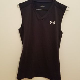 アンダーアーマー(UNDER ARMOUR)の美品　アンダーアーマー　L　バックロゴ(ウェア)