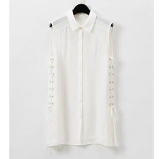 グレースコンチネンタル(GRACE CONTINENTAL)のグレースコンチネンタル　サイドレースアップシャツ　ブラウス　ホワイト　36(シャツ/ブラウス(半袖/袖なし))