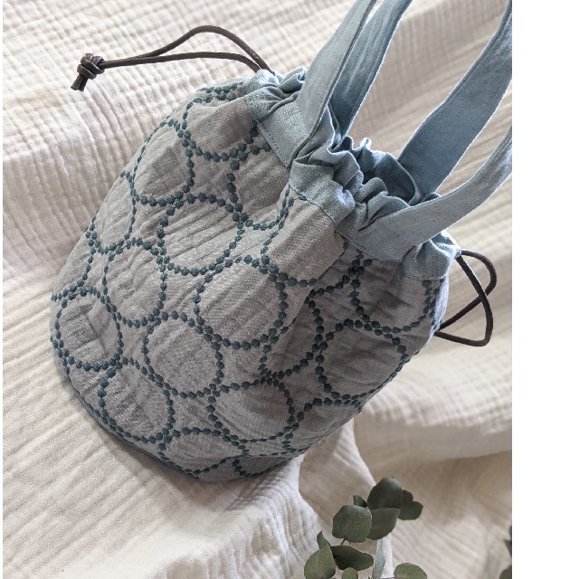 【70％OFF】 mina perhonen ミナペルホネン　丸底巾着バッグ　タンバリン　ブルーグレー - バッグ