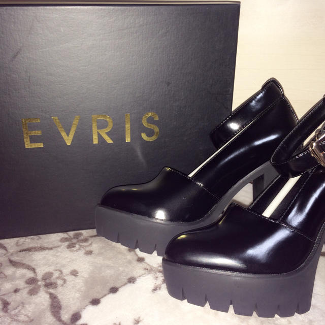 EVRIS(エヴリス)のEVRIS エナメルパンプス レディースの靴/シューズ(ハイヒール/パンプス)の商品写真