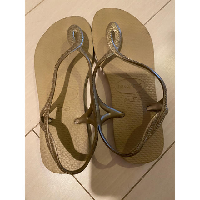 havaianas(ハワイアナス)のハワイアナスビーチサンダルゴールド23.5cm レディースの靴/シューズ(ビーチサンダル)の商品写真