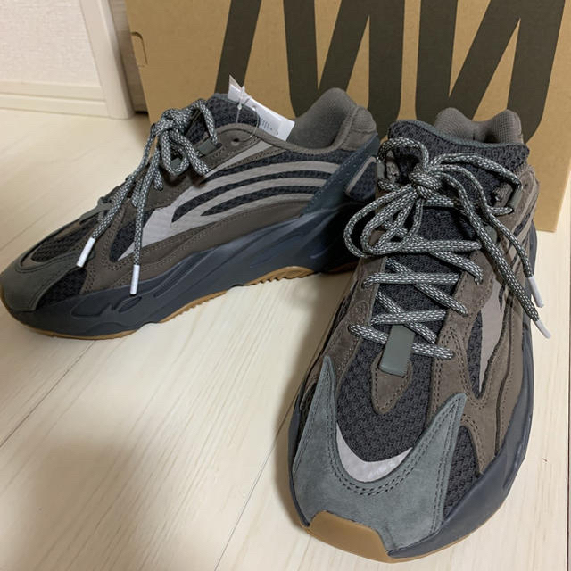 ADIDAS YEEZY BOOST 700スニーカー