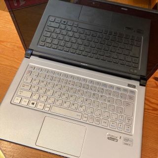 エヌイーシー(NEC)のNEC Lavie Z PC-LZ750LS 薄型ノートパソコン(ノートPC)