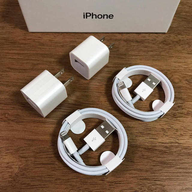 iPhone(アイフォーン)のiPhone 充電器 スマホ/家電/カメラのスマートフォン/携帯電話(バッテリー/充電器)の商品写真