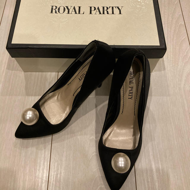 新品ロイヤルパーティーROYAL PARTYパール付きパンプス