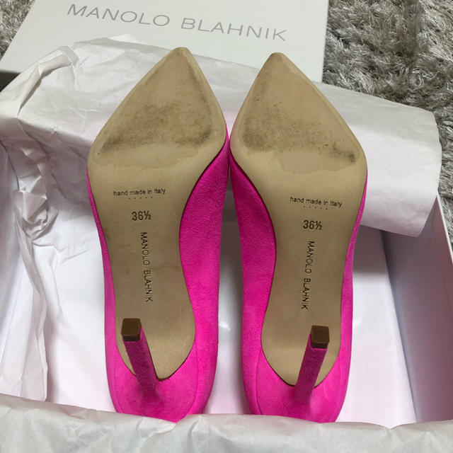 MANOLO BLAHNIK(マノロブラニク)の新品未使用　定価10万　海外限定色 レディースの靴/シューズ(ハイヒール/パンプス)の商品写真